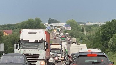 Кільцева дорога Львова забита під зав'язку автотранспортом (ФОТОФАКТ)