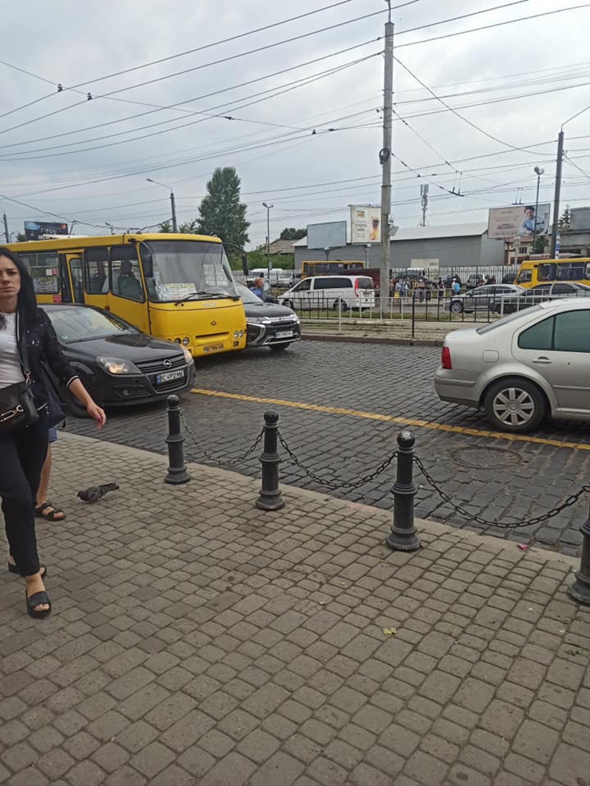 У Львові на Городоцькій намалювали смугу для громадського транспорту, фото ЛЬВІВ БЕЗ ЗАТОРІВ