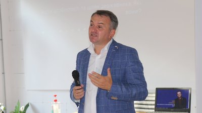 Молодь повинна працювати та жити у Львові, - Синютка (ФОТОРЕПОРТАЖ)