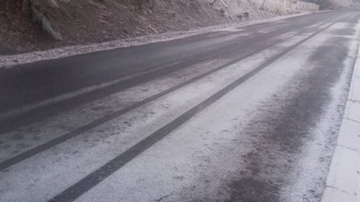 На трасі "Львів - Самбір - Ужгород" повідомляють про сильну ожеледицю (ФОТО)
