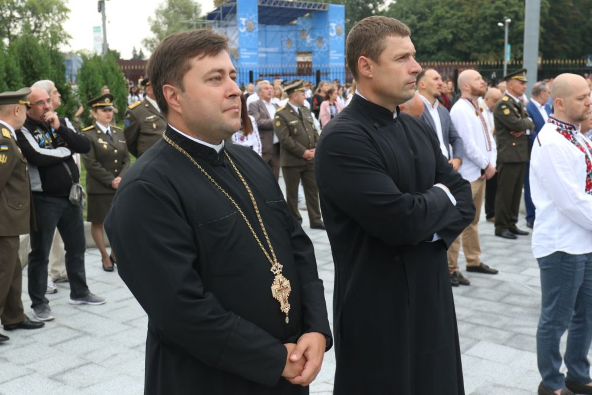 У Львові на найбільшому флагштоку за 12 млн грн урочисто підняли прапор України, фото ЛМР