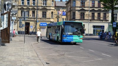 До уваги водіїв і пасажирів: у Львові на місяць перекрили рух для транспорту на вулиці Шота Руставелі