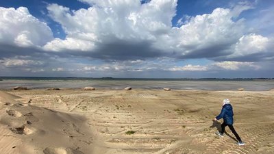 На Волині озеро Світязь через посуху стає схожим на пустелю (ФОТО)