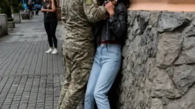 У Львові обіцяють з’ясувати, хто побив жінку у центрі міста