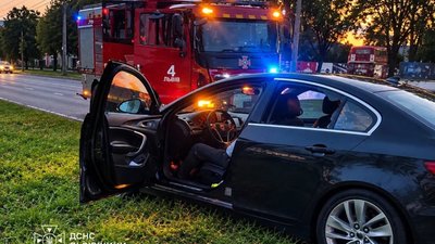 У Львові на Стрийській водію стало зле за кермом