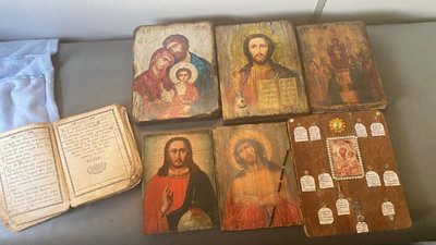 У пасажира потягу «Київ-Хелм» виявили шість старовинних ікон