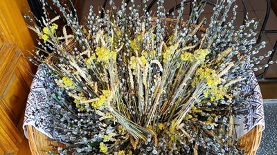 У храмі Новояворівська роздають освячену лозу (ФОТО)
