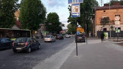У Львові ОККО уже встановлює дорожні знаки (ФОТО)