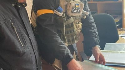 СБУ затримала автоперевізника, який надав автобуси для перевезення окупантів з Криму до Херсону
