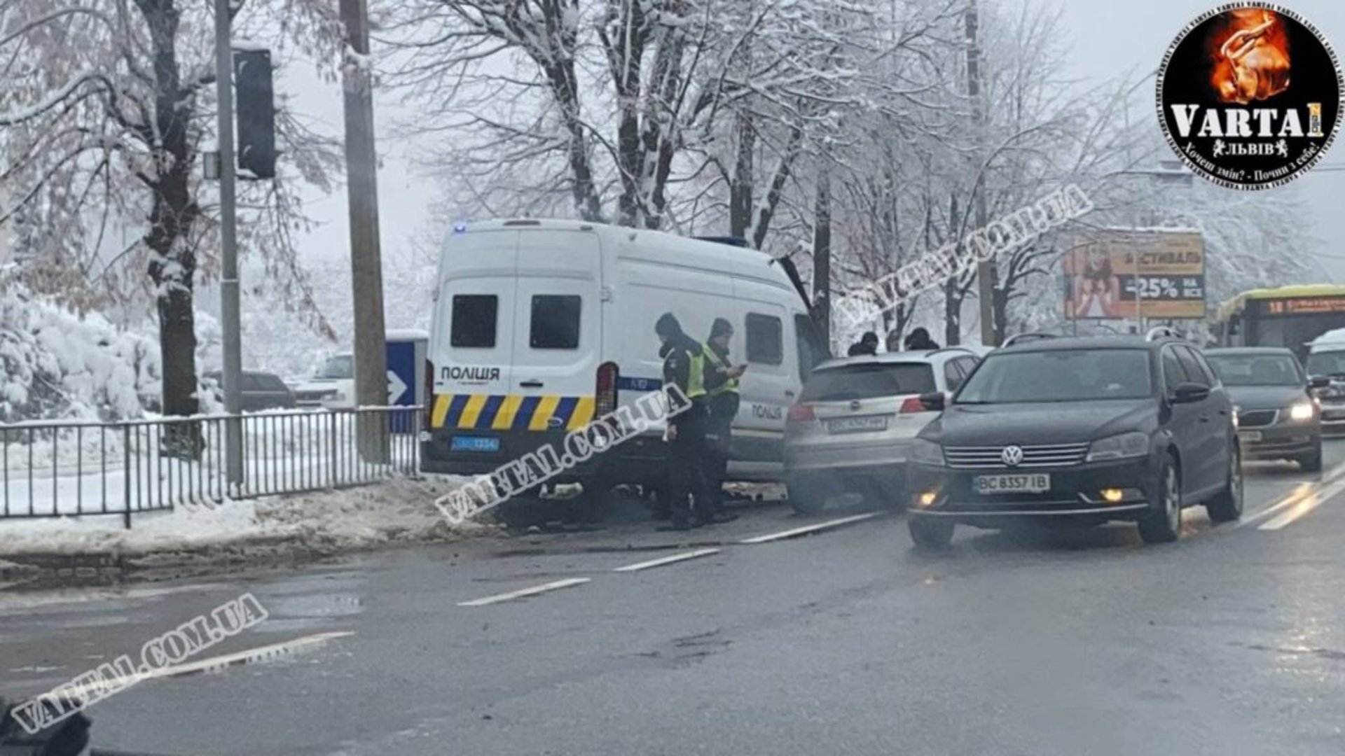 У Львові у ДТП потрапив поліцейський Crafter