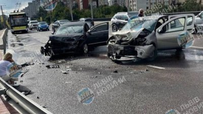 У Львові не розминулись автомобілі (ФОТО)