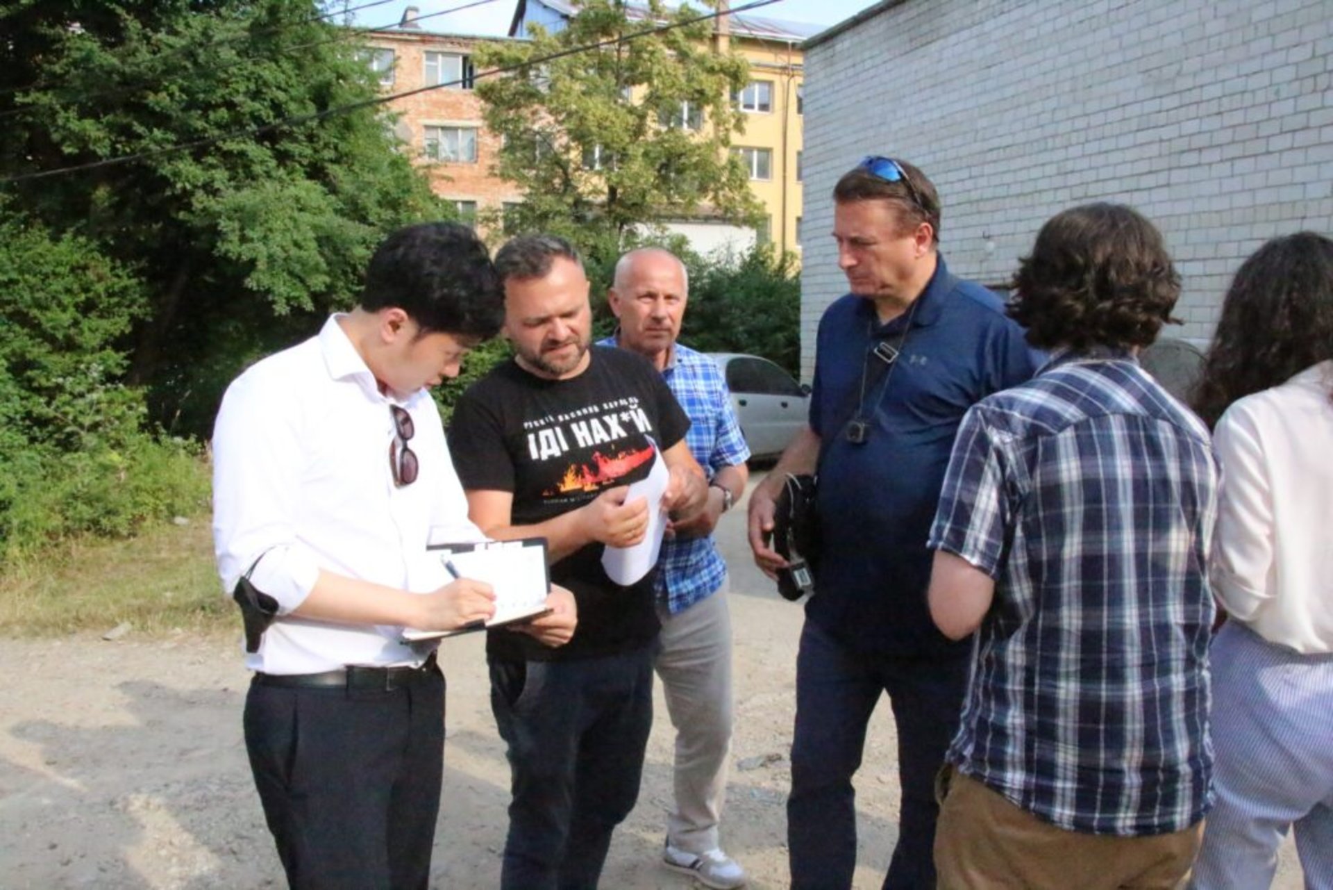 Представники благодійного фонду Шона Пенна завітали до Дрогобича та Стебника
