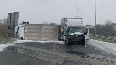 На Львівщині сталась ДТП поблизу залізничного переїзду