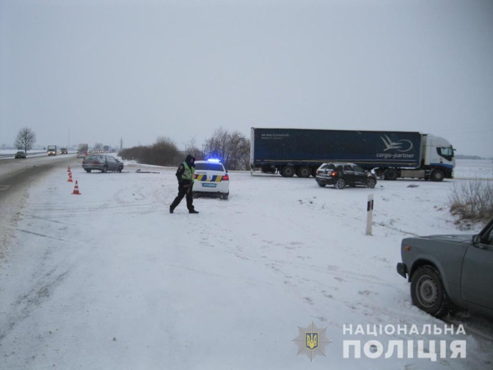 На трасі "Київ - Чоп" автомобіль не розминувся із вантажівкою