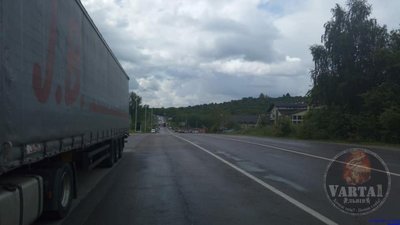 У Винниках блокують дорогу: люди протестують проти затвердженого складу ОТГ (ВІДЕО)