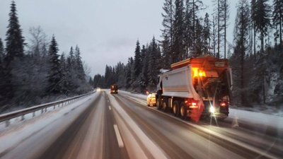 На Львівщині на двох трасах до кордону складна ситуація із проїздом