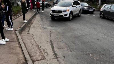 У Львові біля Балатону не розминулись автомобілі (ФОТО)