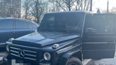У Львові 15-річного хлопця зупинили за кермом Mercedes-Benz G500