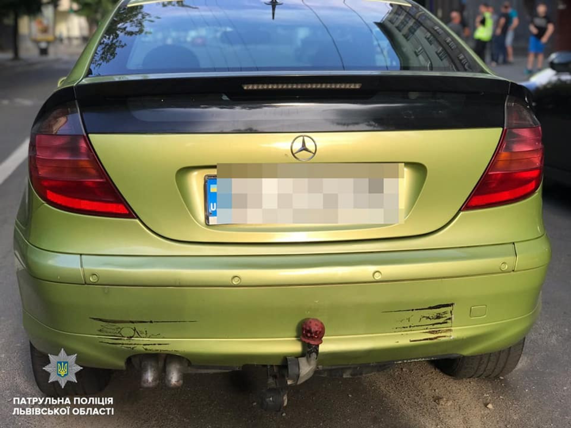 У Львові нетверезий працівник автосервісу взяв автомобіль клієнта покататися і потрапив в ДТП