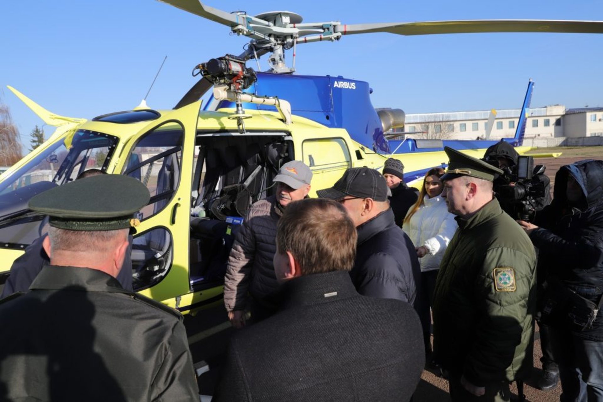 Україна отримала від Франції два гелікоптери Airbus H125. Фото ДПСУ