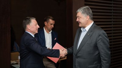 Розмови про запрошення РФ до Великої Сімки передчасні та хибні, - Порошенко зусрівся із Куртом Волкером