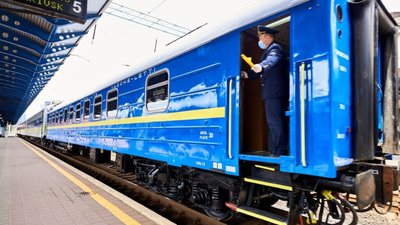Укрзалізниця відновлює продаж квитків на 10 днів наперед
