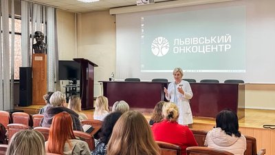 У Львівському онкоцентрі медичні сестри пройшли скринінг  