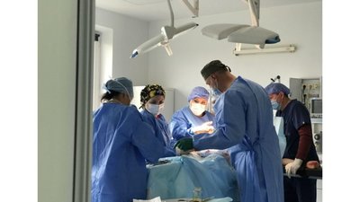 У львівській лікарні одразу після народження прооперували немовля з вродженою вадою кишківника