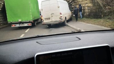 У Львові на Богданівській не розминулись автомобілі (ФОТО)