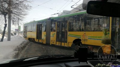 У Львові на Городоцькій трамвай перекрив дорогу (ФОТО)