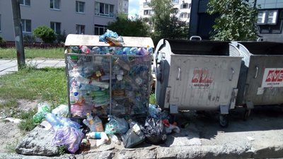 Сихів заполонило пластикове сміття (ФОТО)