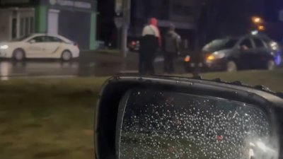 У Львові на перехресті через несправний світлофор збили людину (ВІДЕО)