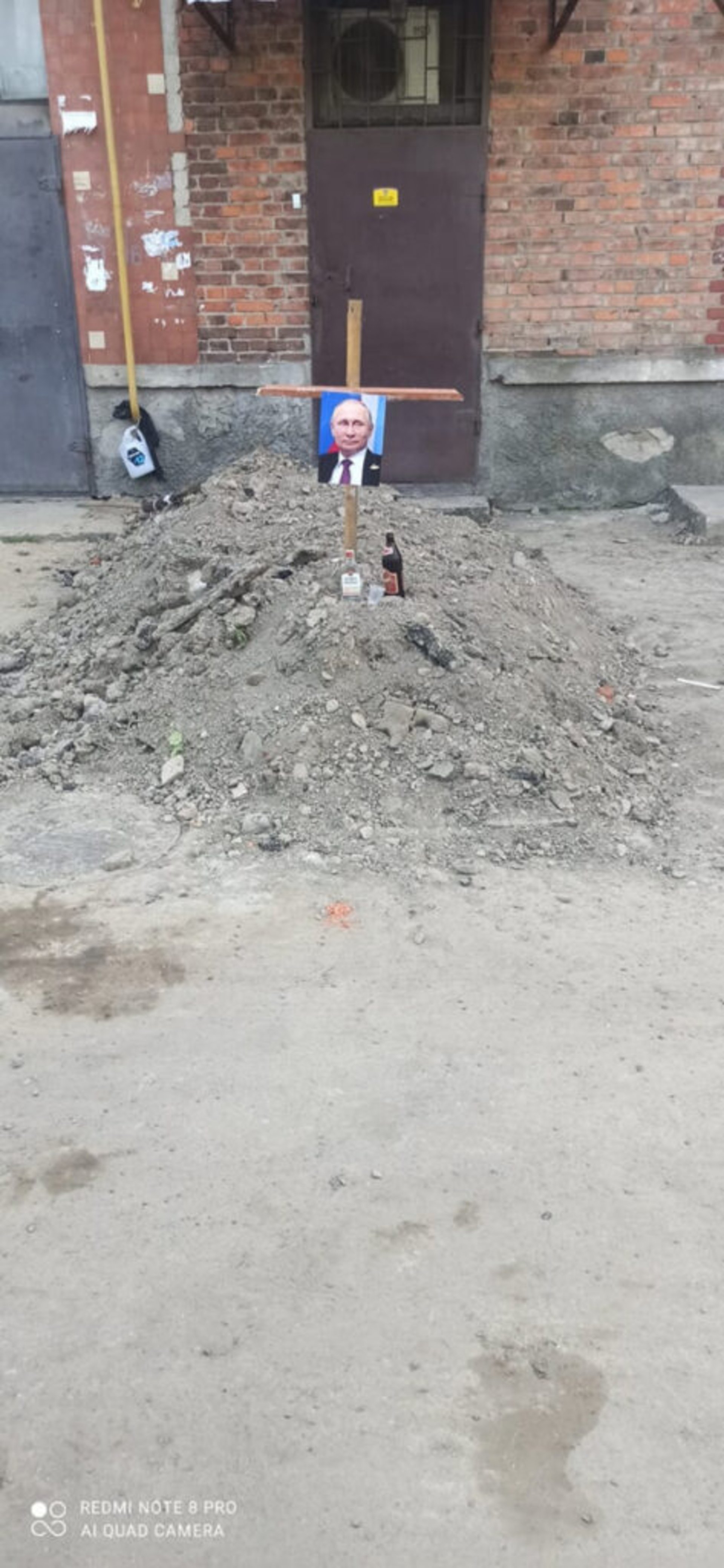 У Червонограді на Львівщині з'явився хрест з портретом Путіна, фото Депо.Львів