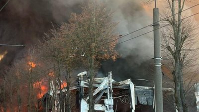 У Львові горять склади з шинами