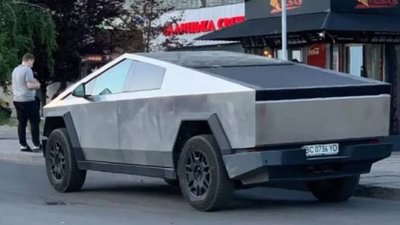 У Львові у спальному районі помітили унікальний автомобіль (ФОТО)