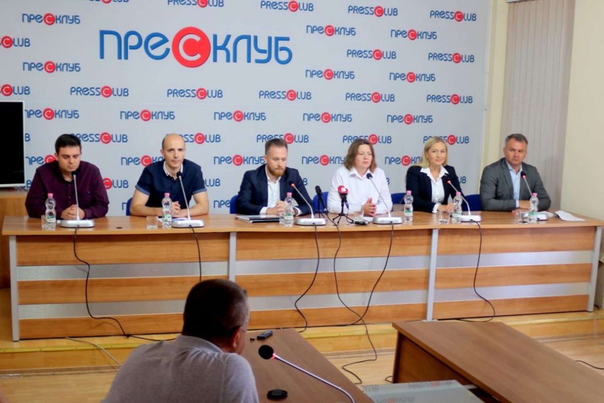 Дискусії: "Яких першочергових законопроектів очікує українське суспільство від новообраної Верховної Ради?". Фото: 4studio.