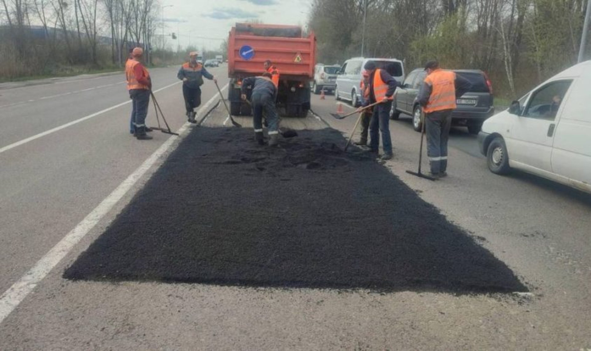 У Садового звітують про латання ям на вулицях Львова