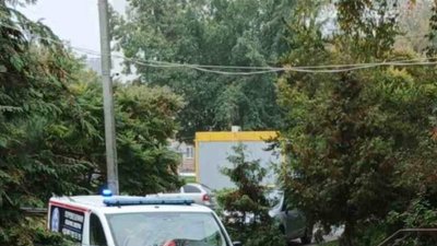 У Львові на одній з вулиць встановили шлагбаум