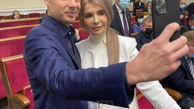 Тимошенко прийшла у Раду у новому образі