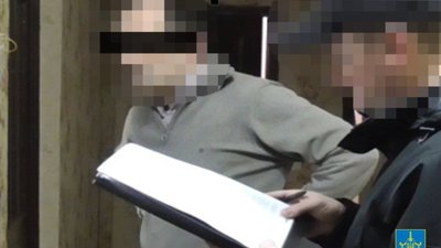Мешканця Львова підозрюють у публічному використанні та поширенні символіки комуністичного режиму