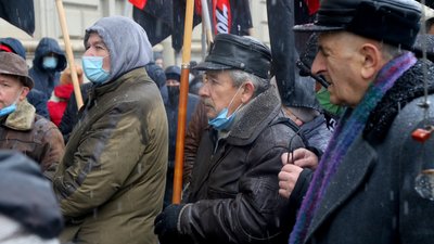 Десятки львів'ян вийшли на пікет проти підвищення тарифів (ФОТОРЕПОРТАЖ)
