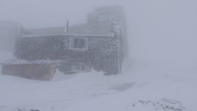 У Карпатах випало 15 сантиметрів снігу (ФОТО)