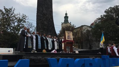 У центрі Львова «Дударик» виконав акафіст