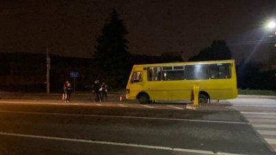 У Львові маршрутка збила жінку (ФОТО, ВІДЕО)