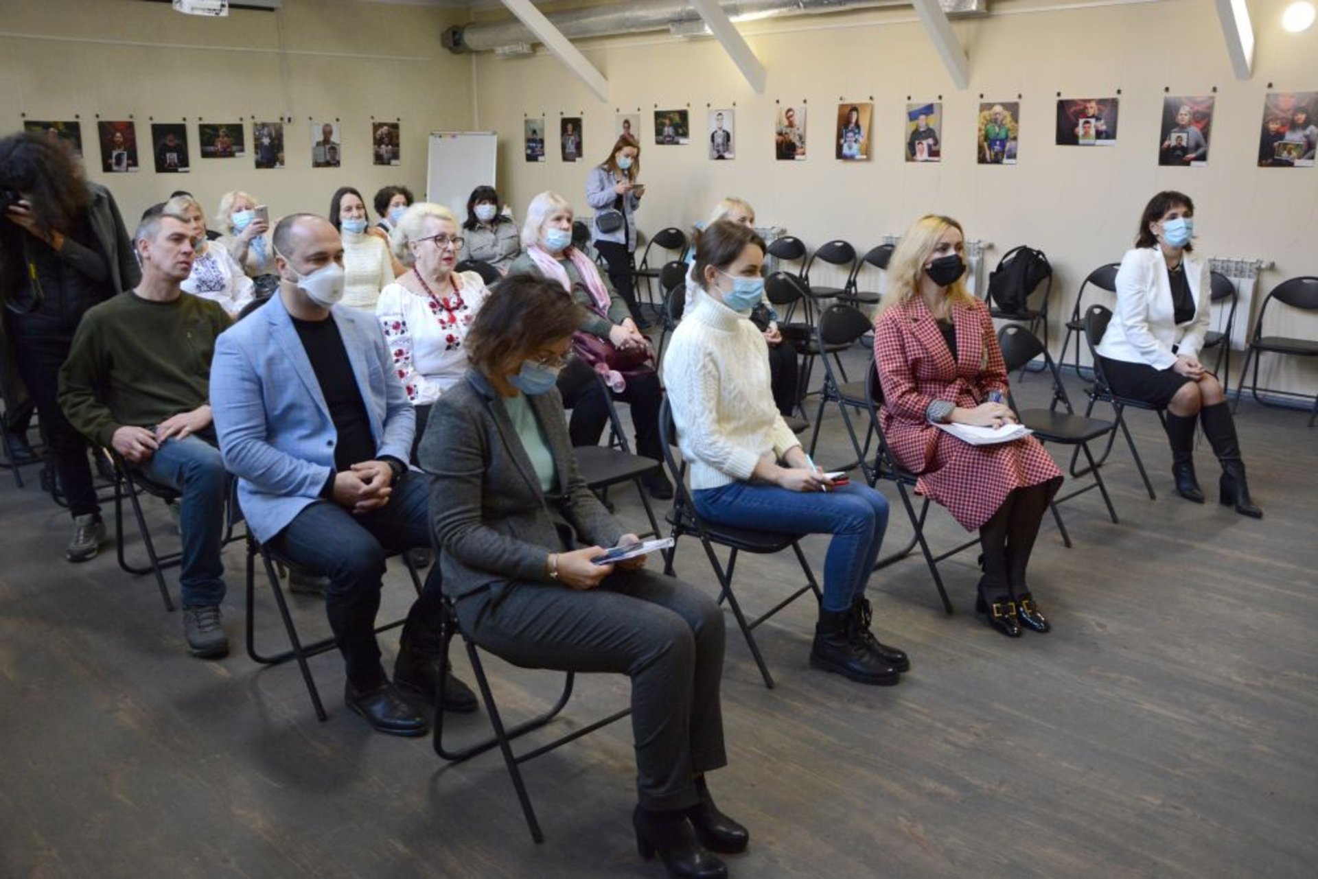 У львівському Будинку воїна відкрили виставку про зниклих безвісти людей, фото ЛМР