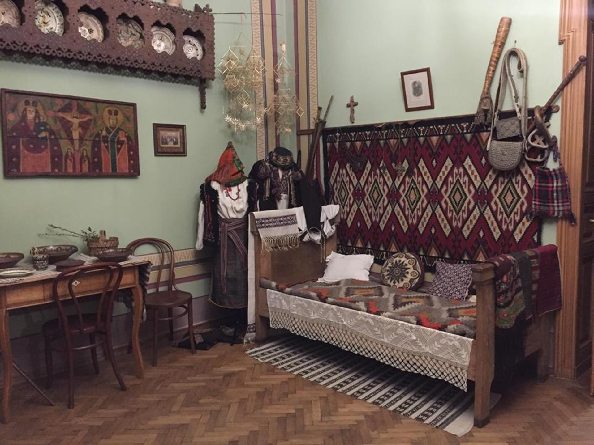 Державний меморіальний музей Грушевського у Львові. Гуцульська кімната. Фото: 4studio