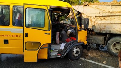 З’явились фото аварії за участі маршрутки "Трускавець - Івано-Франківськ" (ФОТО)