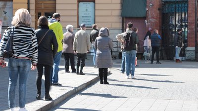 Як передвеликодній Львів на карантині полонили черги (ФОТОРЕПОРТАЖ)