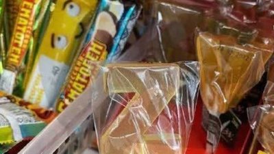 Будуть смоктати Z: в Росії почали продавати "патріотичні" льодяники (ФОТО)