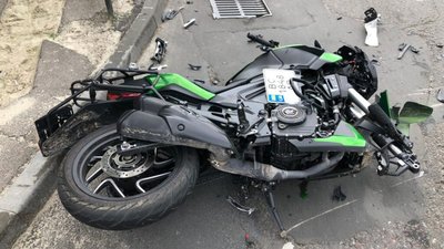 У Львові у жахливій аварії травмувався мотоцикліст (ФОТО)